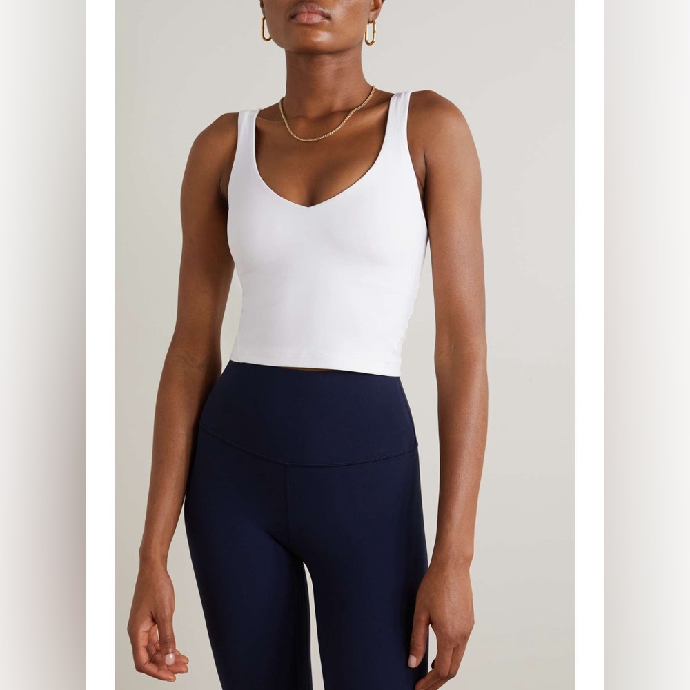 Lululemon scoop neck sport white top sz 4 built in braw